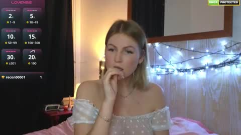 Misslucci online show from December 2025 05:50:01 PM