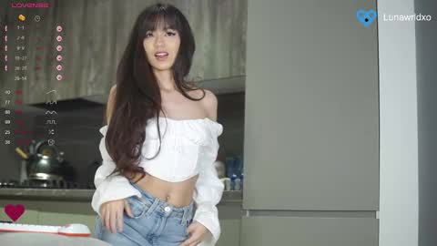 misslunacutie online show from February 2025 04:31:01 AM