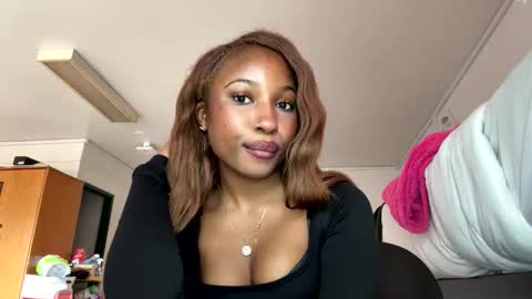 missmarimac online show from February 2026 04:37:02 PM