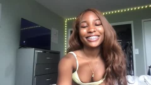 missmarimac online show from May 2026 02:56:02 PM