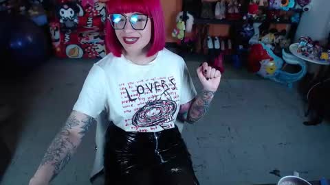 Snapshot of missmia2 chatting on November 2025 09:27:01 PM Miss Mia online show from November 2025 09:27:01 PM