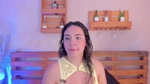 Mia  online show from November 2025 11:42:01 AM