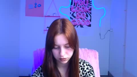 Mia online show from December 2025 07:21:02 PM