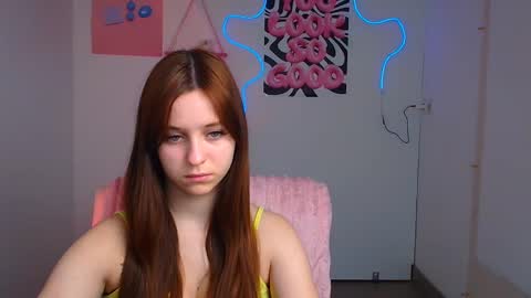 Mia online show from December 2025 06:47:01 PM