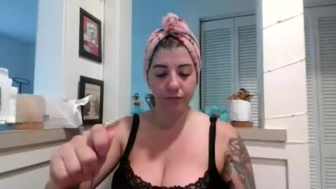 Snapshot of missmonatoyou chatting on May 2026 10:11:02 PM MissMona online show from May 2026 10:11:02 PM