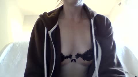 Snapshot of missmoonmagic13 chatting on September 2025 11:21:01 PM Maxxx online show from September 2025 11:21:01 PM