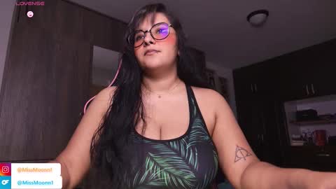 Snapshot of missmoonn chatting on November 2025 11:38:02 PM MissMoon online show from November 2025 11:38:02 PM