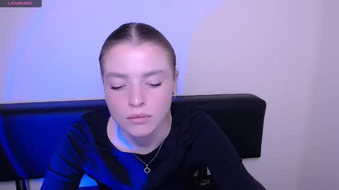 Olivia online show from October 2025 01:58:01 PM