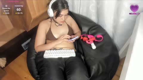 Snapshot of misspink152015 chatting on January 2025 12:19:02 AM sarah online show from January 2025 12:19:02 AM