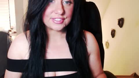 Missqueen1416 online show from October 2025 07:34:01 PM