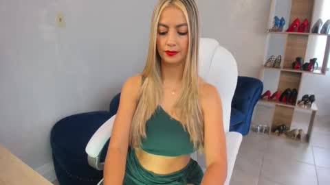 Snapshot of missrhodes1 chatting on December 2025 07:42:02 PM Miss Rhodes online show from December 2025 07:42:02 PM