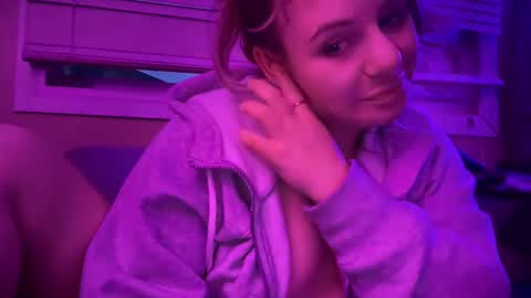 Snapshot of missroxyb chatting on February 2025 02:16:02 PM missroxyb online show from February 2025 02:16:02 PM