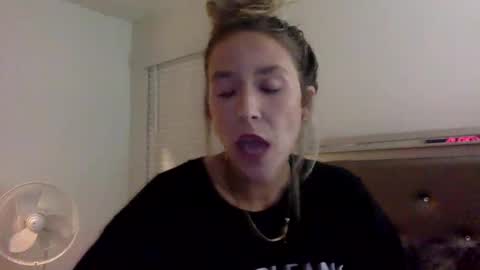 Alyssa online show from May 2026 01:11:01 AM