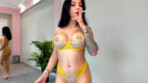 Snapshot of misssiennaa chatting on May 2026 05:25:01 AM Sienna online show from May 2026 05:25:01 AM