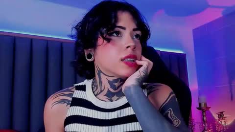 Snapshot of misstomie_ chatting on December 2024 03:44:02 PM Tomiehelp me get to 100 thumbs up online show from December 2024 03:44:02 PM