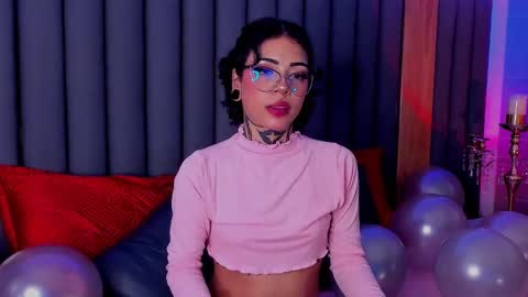 Snapshot of misstomie_ chatting on December 2024 01:53:02 PM Tomiehelp me get to 100 thumbs up online show from December 2024 01:53:02 PM