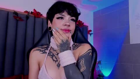 Snapshot of misstomie_ chatting on January 2025 12:57:02 PM Tomiehelp me get to 100 thumbs up online show from January 2025 12:57:02 PM