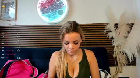 missvalery1 online show from December 2024 08:18:01 PM