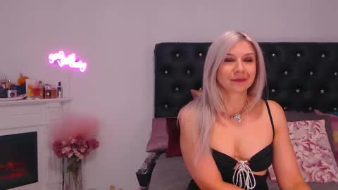 Snapshot of missycrystal chatting on October 2025 06:18:02 PM Crystal online show from October 2025 06:18:02 PM