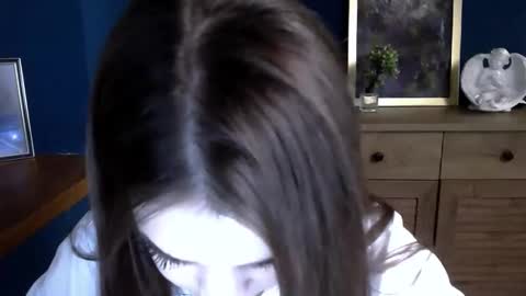 Ines online show from November 2025 07:22:02 AM