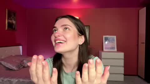 Mia online show from April 2026 12:09:02 PM