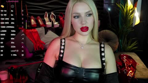 Snapshot of mistress_darsy chatting on January 2025 08:11:01 PM Darsy online show from January 2025 08:11:01 PM