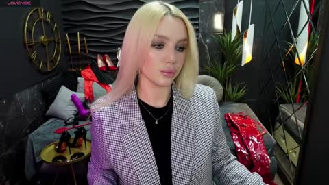 Snapshot of mistress_darsy chatting on February 2025 01:43:01 PM Darsy online show from February 2025 01:43:01 PM