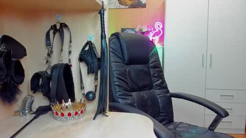 Mistress Kristi online show from November 2025 07:58:01 PM