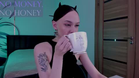 Snapshot of mistress_mialibra chatting on October 2025 11:20:02 PM Mistress Mia online show from October 2025 11:20:02 PM