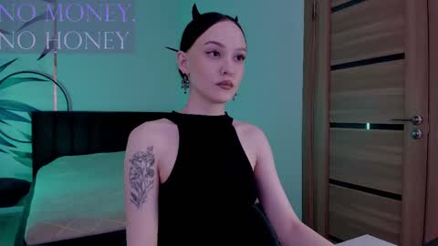 Snapshot of mistress_mialibra chatting on October 2025 03:27:01 PM Mistress Mia online show from October 2025 03:27:01 PM