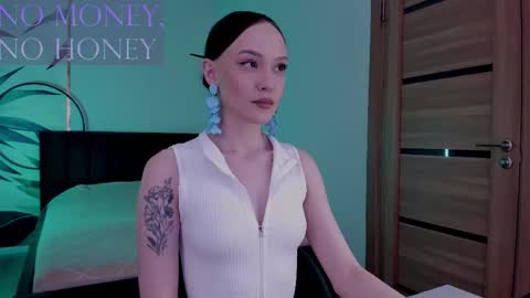Snapshot of mistress_mialibra chatting on October 2025 11:51:02 PM Mistress Mia online show from October 2025 11:51:02 PM
