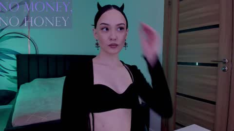 Snapshot of mistress_mialibra chatting on November 2025 08:53:02 PM Mistress Mia online show from November 2025 08:53:02 PM