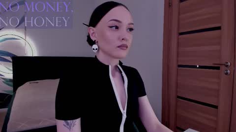 Snapshot of mistress_mialibra chatting on November 2025 03:38:01 AM Mistress Mia online show from November 2025 03:38:01 AM