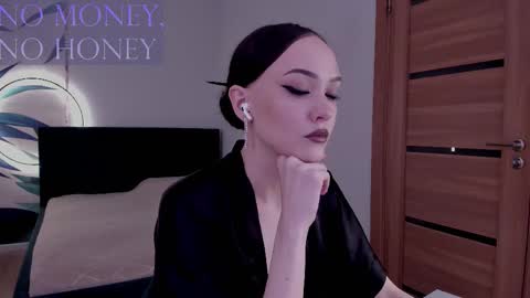 Snapshot of mistress_mialibra chatting on December 2025 01:44:02 AM Mistress Mia online show from December 2025 01:44:02 AM