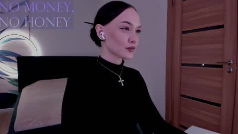 Snapshot of mistress_mialibra chatting on December 2025 09:41:02 PM Mistress Mia online show from December 2025 09:41:02 PM