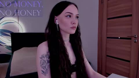 Snapshot of mistress_mialibra chatting on December 2025 01:59:02 PM Mistress Mia online show from December 2025 01:59:02 PM