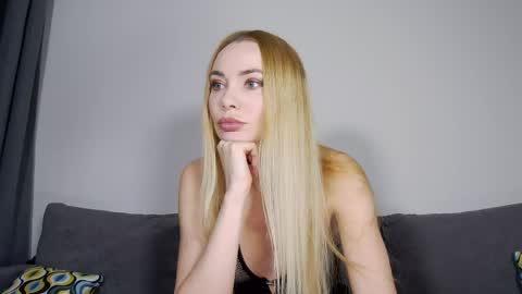 Milana online show from October 2025 10:25:01 AM