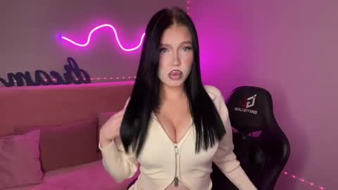 Snapshot of mistress_of_hearts chatting on November 2025 10:25:02 AM Mia online show from November 2025 10:25:02 AM