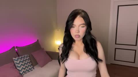 Snapshot of mistress_of_hearts chatting on November 2025 08:19:02 PM Mia online show from November 2025 08:19:02 PM