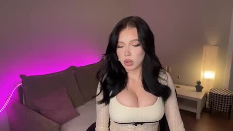 Snapshot of mistress_of_hearts chatting on November 2025 07:40:03 PM Mia online show from November 2025 07:40:03 PM