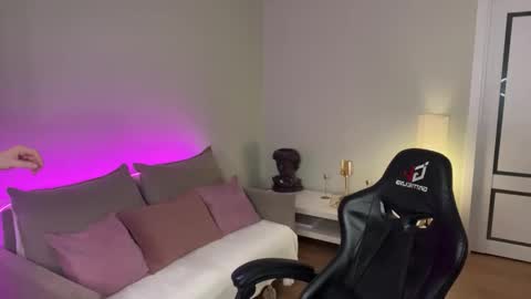 Snapshot of mistress_of_hearts chatting on December 2025 08:49:02 PM Mia online show from December 2025 08:49:02 PM