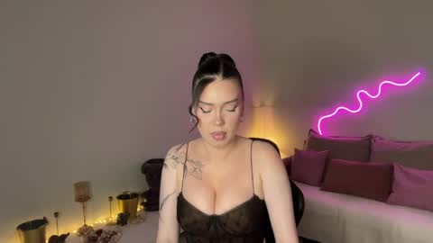 Snapshot of mistress_of_hearts chatting on May 2026 06:58:01 PM Mia online show from May 2026 06:58:01 PM