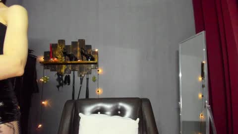 Snapshot of mistress_pamela_ chatting on January 2025 03:37:02 AM Mistress Pamela online show from January 2025 03:37:02 AM