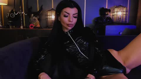 Elenia online show from December 2024 11:23:02 AM