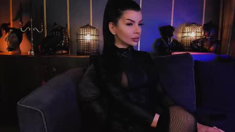 Elenia online show from February 2025 11:47:02 AM