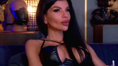 Elenia online show from May 2026 02:45:01 PM