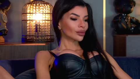 Elenia online show from May 2026 01:39:02 PM
