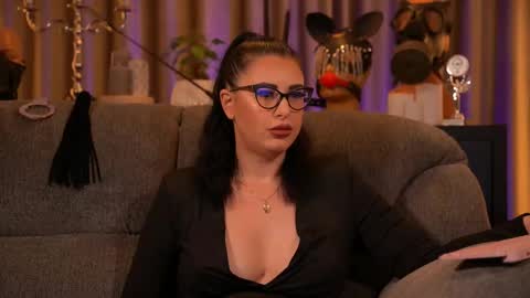 Snapshot of mistresskellykent chatting on September 2025 12:54:02 AM Mistress Kelly online show from September 2025 12:54:02 AM