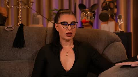Snapshot of mistresskellykent chatting on September 2025 11:05:02 PM Mistress Kelly online show from September 2025 11:05:02 PM