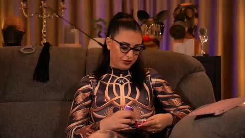 Snapshot of mistresskellykent chatting on September 2025 08:19:01 PM Mistress Kelly online show from September 2025 08:19:01 PM